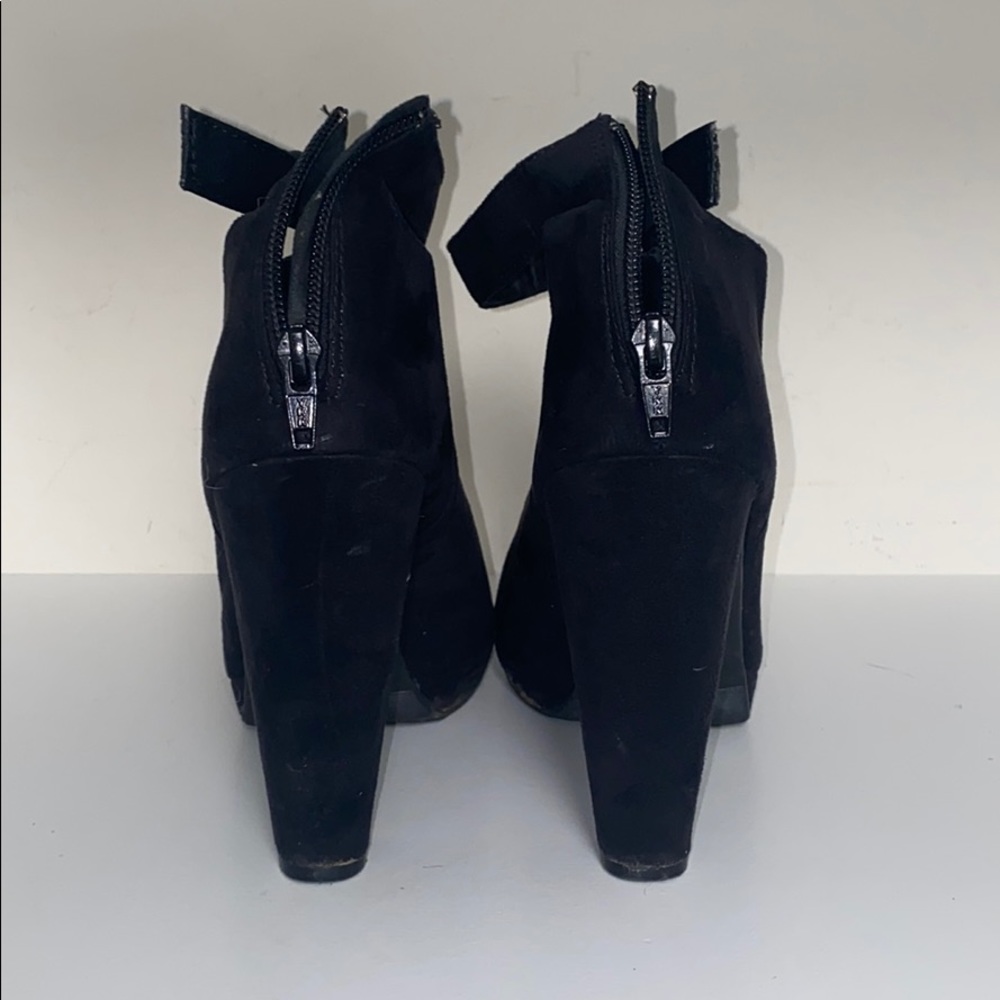 Ankle bootie - Picture 2 of 4